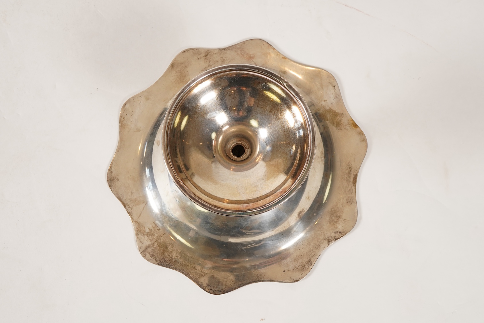 A George V silver comport, with beaded wavy border, by Gladwin Ltd